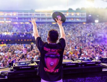 Dimitri Vegas revives the art of vinyl DJing with Tomorrowland  2025 set – available now on YouTube